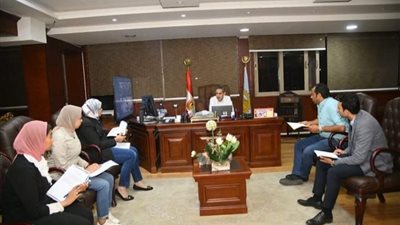 محافظ الغربية يناقش آليات تنفيذ أنشطة التنمية البشرية 