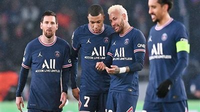 مهاجم باريس سان جيرمان ينفرد بصدارة هدافي الدوري الفرنسي