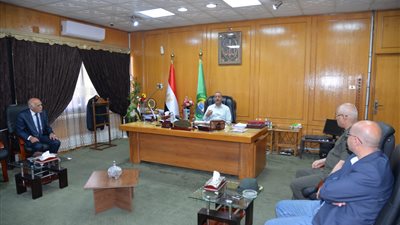 محافظ الإسماعيلية يستقبل مساعد رئيس جهاز الخدمات العامة للتخطيط والتفتيش