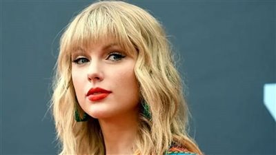 تايلور سويفت تتوقف عن الغناء لسبب غريب (شاهد) 