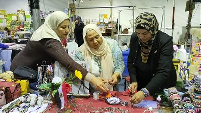 دورات مجانية لتعليم السيدات الأعمال اليدوية بالإسماعيلية