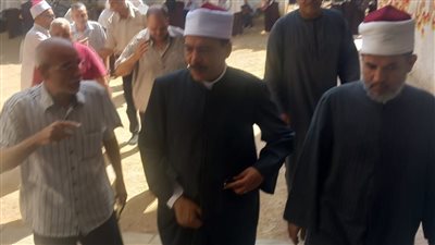 رئيس المنطقة الأزهرية يتفقد امتحانات النقل الثانوي بفتيات سوهاج 