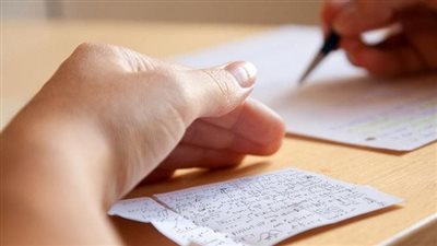 حكم تغافل المراقب لتسهيل الغش في الامتحانات