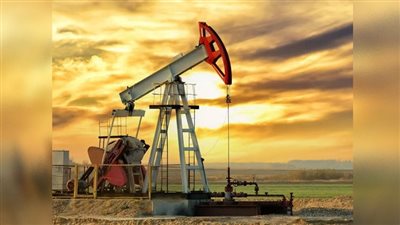 أسعار النفط تعود للارتفاع.. وبرنت بـ 74.27 دولار للبرميل   
