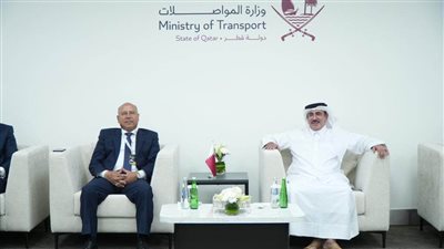 الوزير يبحث تعزيز التعاون مع نظيره القطري 