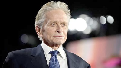 حنان أبوالضياء تكتب عن: «مايكل دوجلاس» المكرم بالسعفة الذهبية الفخرية