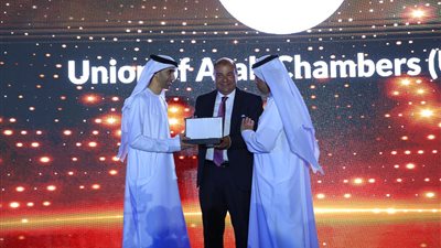 ملتقى الاستثمار السنوي يكرم اتحاد الغرف العربية 