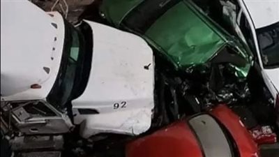 الفرح تحول لـ مأتم.. شاحنة تدهس موكب زفاف داخل نفق (صور)