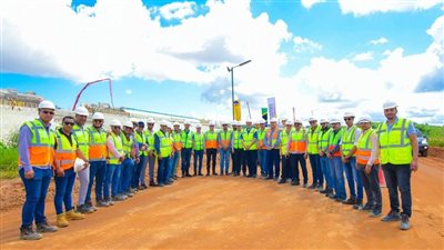 وزير الإسكان يتفقد سير العمل بمشروع سد ومحطة 