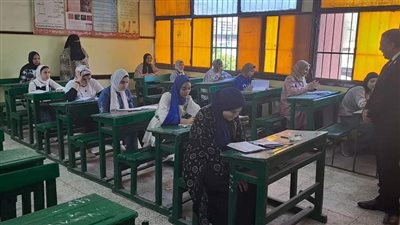  طلاب الشهادة الاعدادية بالبحيرة يؤدون الامتحان في  مادتي الهندسة والتربية الفنية 