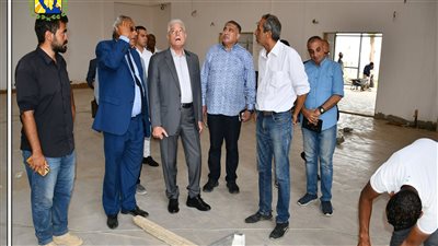 محافظ جنوب سيناء يتابع تقدم الأعمال النهائية بالقرية التراثية بمنطقة الهجن