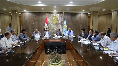 محافظ كفرالشيخ يناقش الموقف التنفيذي الحالي للمشروعات الجارية