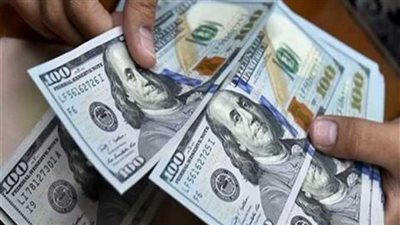 أسعار الدولار ترتفع بدفع من مخاوف التخلف عن سداد الدين