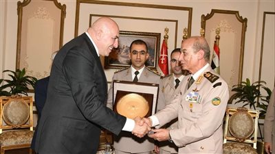 وزير الدفاع يناقش التعاون العسكري مع نظيره الإيطالي (صور)