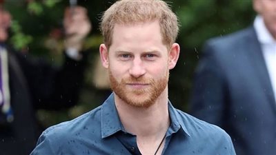 مطاردة صحفي فضائح تخيف الأمير هاري| فيديو 