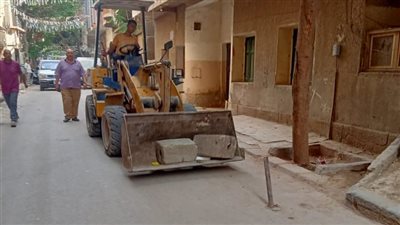 حملة لرفع الإشغالات والبلدورات والحواجز الحديدية بعدد من شوارع المعصرة 