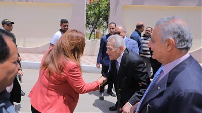 محافظ دمياط والسفير عبدالرؤوف الريدي يدشنان المكتبة المتنقلة 