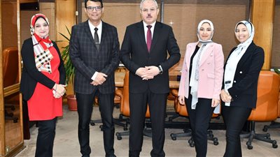 اجتماع تنثيقي بأعضاء هيئة التدريس والهيئة المعاونة بكلية الألسن