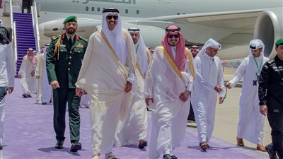 أمير قطر يصل جدة للمشاركة في القمة العربية 