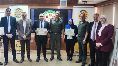 تسليم شهادات دورة العاملين بمراكز التحكم لشبكة الطوارئ بالإسماعيلية