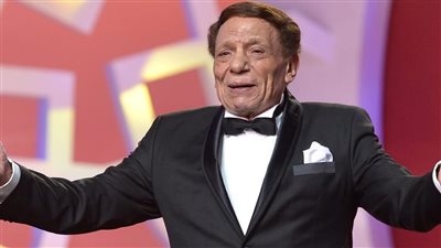 عادل إمام.. مكالمة مفاجئة تقلب الموازين وشريف عامر يدافع عن نفسه بجرأة (خاص)