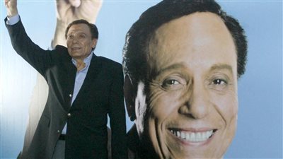 سر شائعة اعتزال عادل إمام.. حكاية تبرؤ شريف حلمي من تصريحه المُحرَف (خاص)