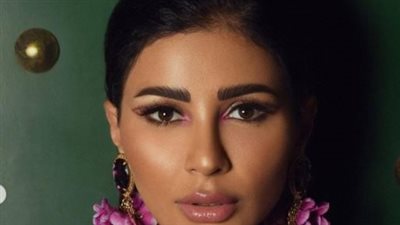 مهيرة عبدالعزيز بخصر مكشوف والأسود يبرز جمالها