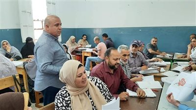 وكيل تعليم دمياط يوجه بمراعاة الدقة في تصحيح امتحانات الشهادة الإعدادية 