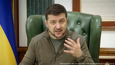 الرئيس الأوكراني يدعو ماكرون إلى دعم تحالف المقاتلات