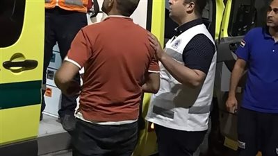 بلطجية يعتدون على شاب بعد محاولة سرقته 