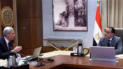 رئيس الوزراء يطمئن على توافر الأرصدة الكافية من الأدوية والمستلزمات الطبية