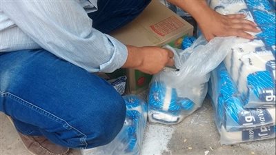 صحة الإسماعيلية تعدم منتجات غذائية منتهية الصلاحية في حملات على الأسواق