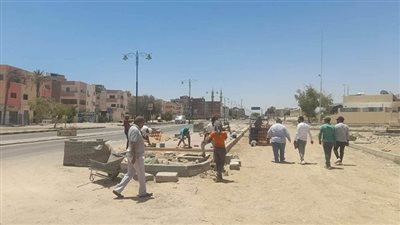 سكرتير مدينة سفاجا يتابع معدلات تنفيذ خطة رصف الطرق والشوارع