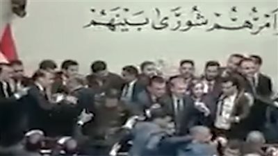 عراك بالأيدي داخل برلمان إقليم كردستان العراق (فيديو)
