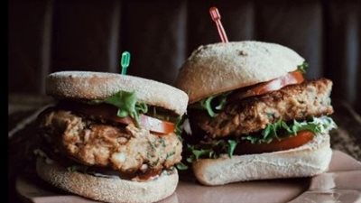 في دقائق حضري برجر اللحم بالشوفان للرجيم