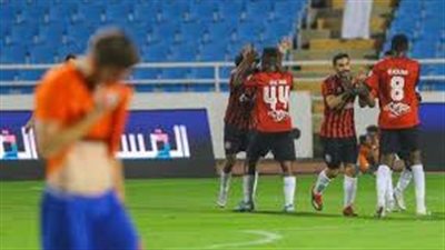 الفيحاء يتأخر بهدف أمام الرائد بالشوط الأول