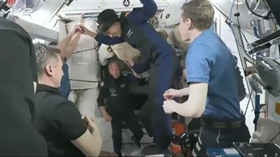 لحظة دخول رائدي الفضاء السعوديين محطة الفضاء الدولية.. شاهد