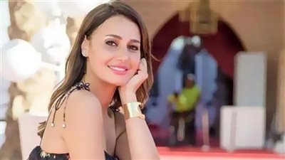 حلا شيحة تتغزل فى والدتها على نغمات تامر حسني