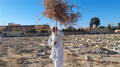 مبادرة تطوعية لتظهير المقابر بمدينة الضبعة فى مطروح 