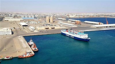 تداول 10 آلاف  طن بضائع و566 شاحنة  بموانئ البحر الأحمر 