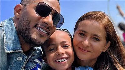 الجمهور يلتف حول محمد رمضان فى المنصورة ويعلق.. ميعادنا عيد الأضحى