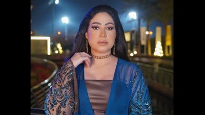 بوسي تخطف الأضواء بالأبيض المجسم (صور)