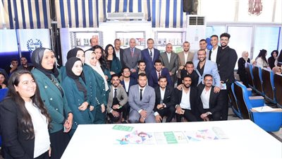 رئيس جامعة سوهاج يشهد فعاليات اليوم العلمي لقسم العقاقير بكلية الصيدلة 