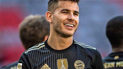 مدافع البايرن يعود للتدريبات بعد غياب طويل