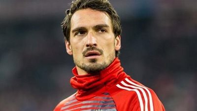 بوروسيا دورتموند يمدد عقد مدافعه هوملز