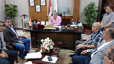 رئيس جهاز بني سويف الجديدة يبحث طلبات ومقترحات سكان المدينة 