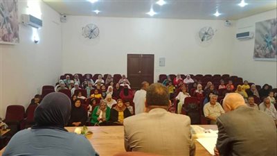 تقافة القصير تناقش توعية الأسرة بأخطار التواصل الاجتماعي 