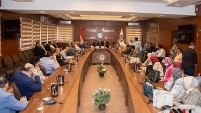 رئيس جامعة طنطا يشارك في اجتماع كلية الطب 