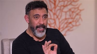 عمرو مصطفى يثير الجدل.. 