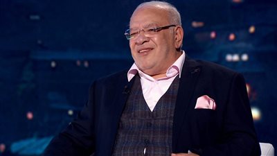 صلاح عبدالله يحذر الفنانين .. 